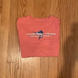 Salmon colored Vineyard Vines fishing shirt. Fantastic Condition